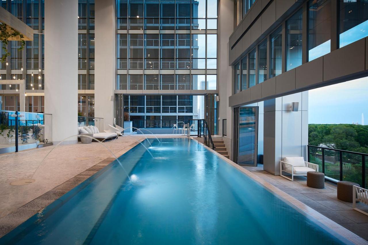 אפרטהוטל שיקגו Sentral Michigan Avenue מראה חיצוני תמונה The pool at the Ritz-Carlton, Dallas