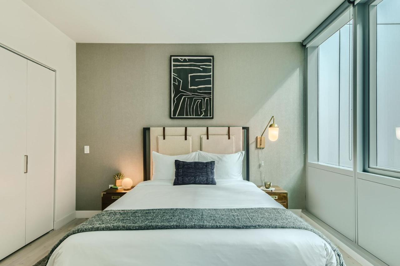אפרטהוטל שיקגו Sentral Michigan Avenue מראה חיצוני תמונה A bedroom at the hotel