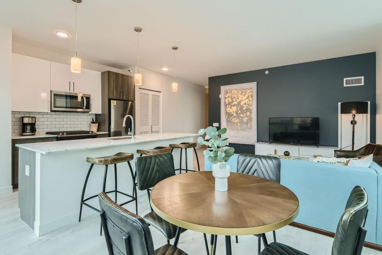 אפרטהוטל שיקגו Sentral Michigan Avenue מראה חיצוני תמונה A staged home for sale in the United States