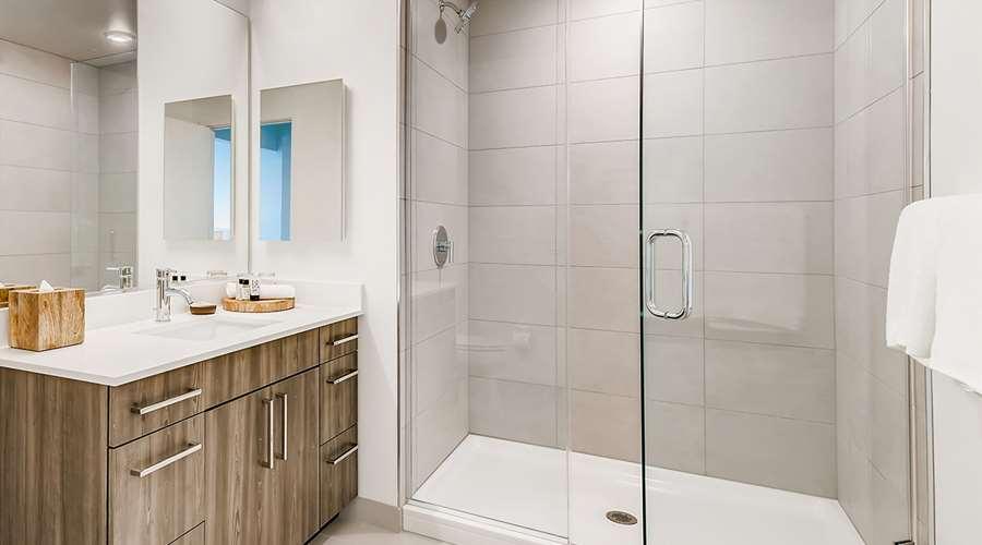 אפרטהוטל שיקגו Sentral Michigan Avenue מראה חיצוני תמונה A shower with a glass door